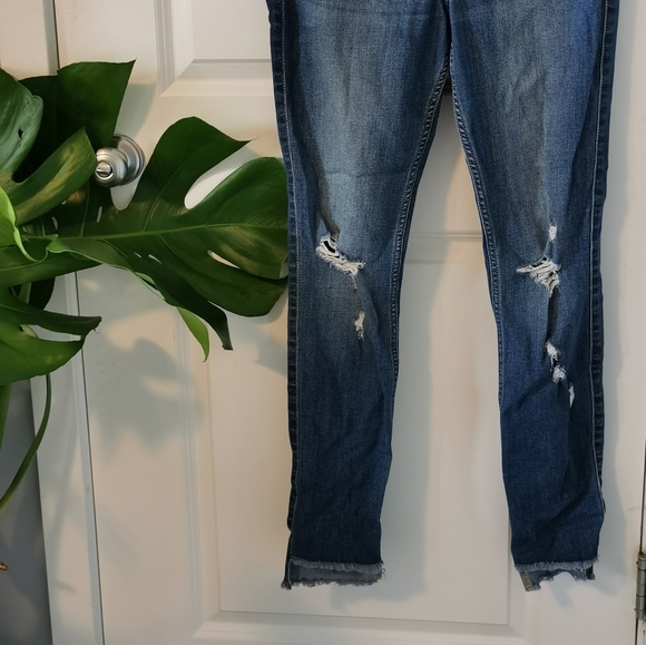 Hollister Low Rise Skinny Jeans - Picture 2 of 2